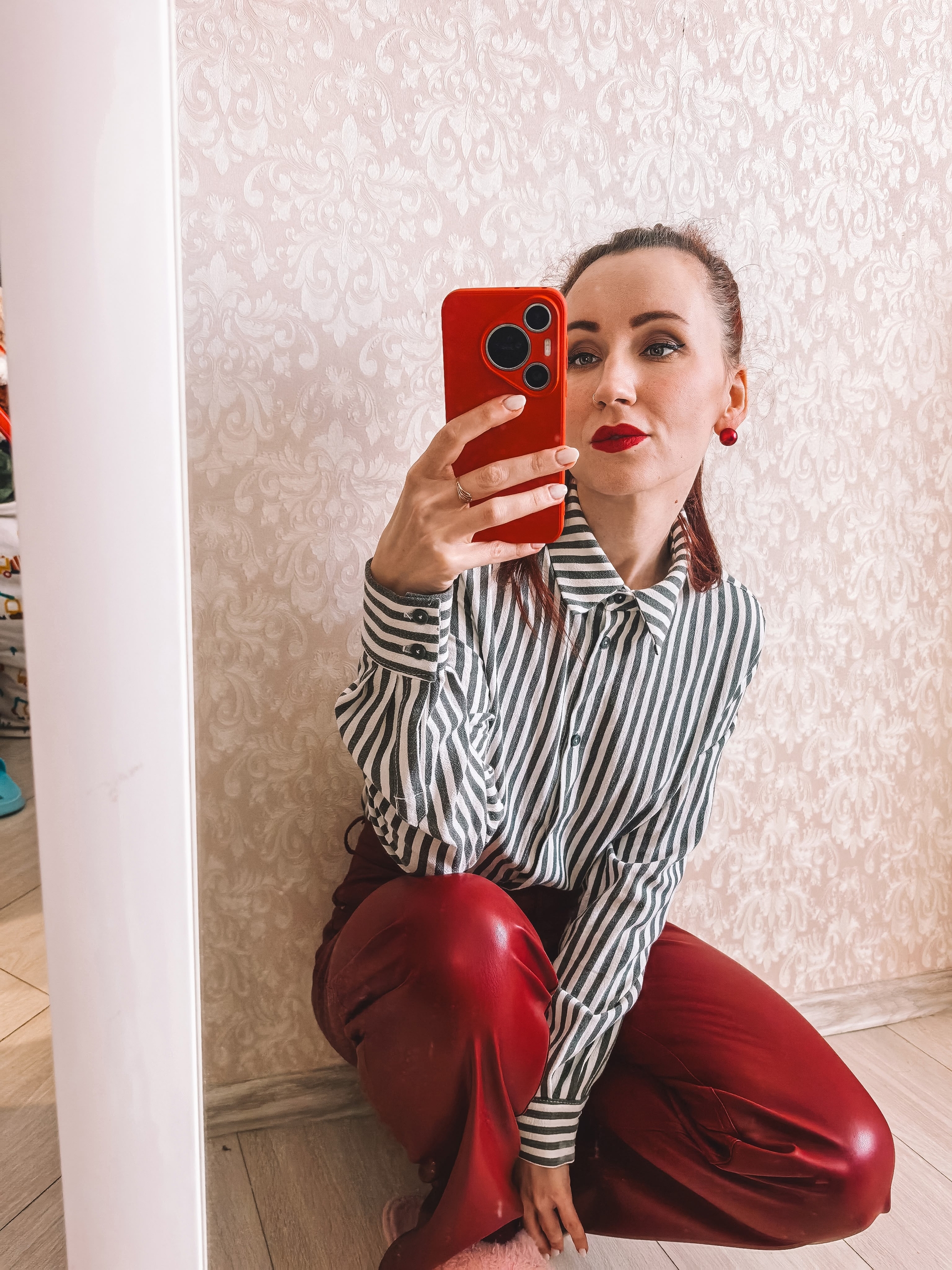 Брюки из экокожи