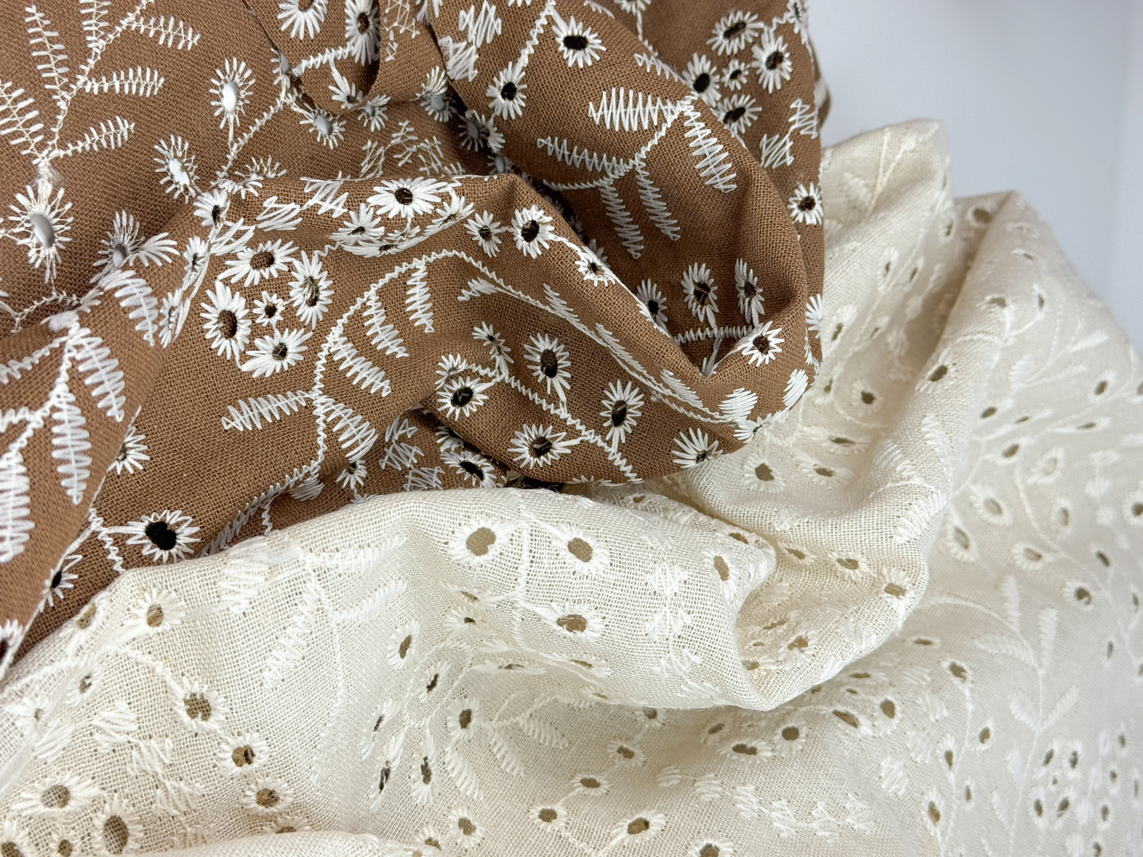 Ткани с вышивкой